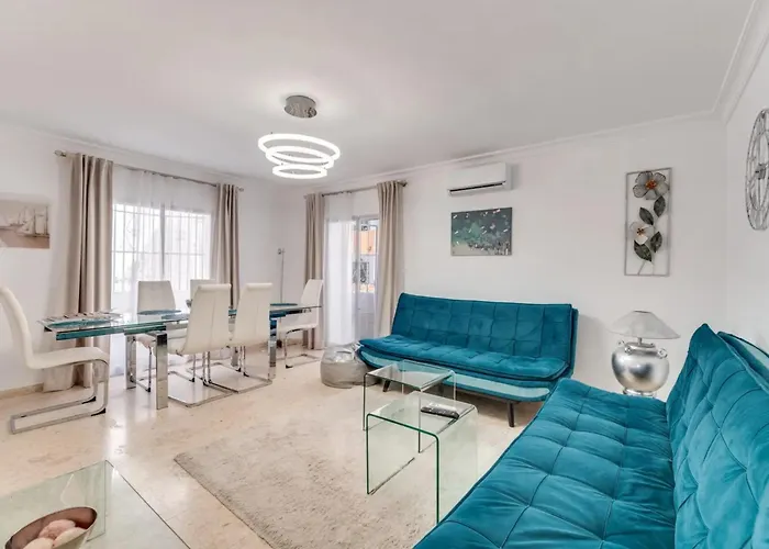 Spacious 3br Walk To & Old Town Apartamento