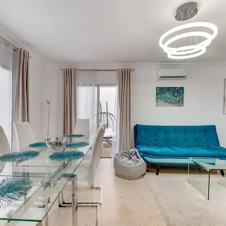 Spacious 3br Walk To & Old Town Διαμέρισμα *