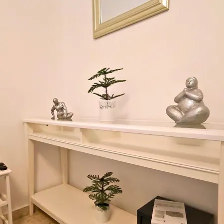 Apartment Spacious 3br Walk To & Old Town *