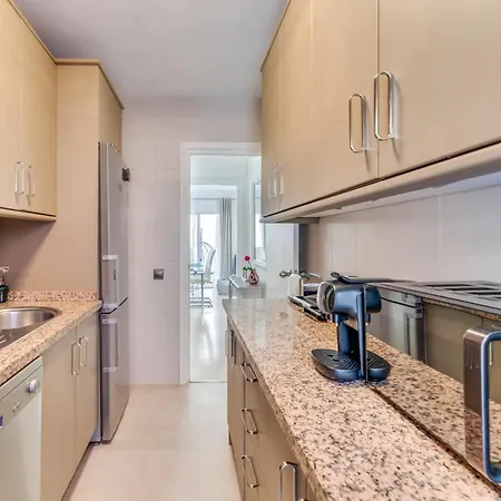 Spacious 3br Walk To & Old Town Apartman