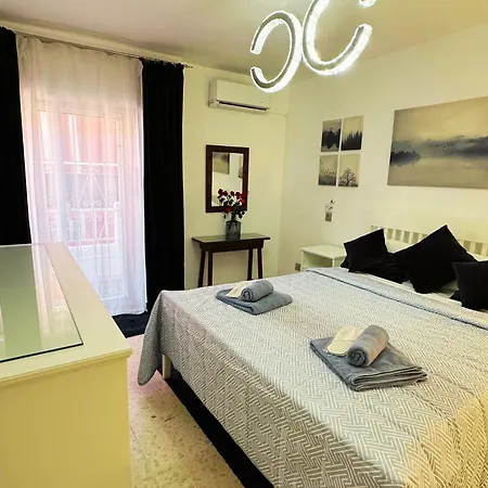 Spacious 3br Walk To & Old Town Apartman *