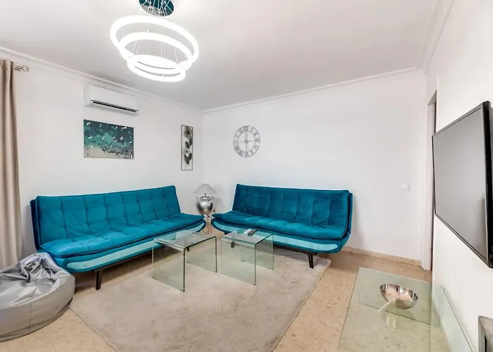 Spacious 3br Walk To & Old Town * 마르베야