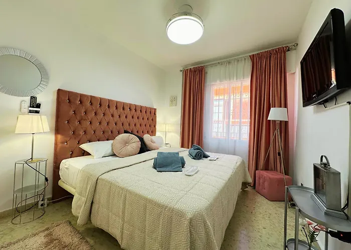 Spacious 3br Walk To & Old Town