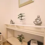 Апартаменты Spacious 3br Walk To & Old Town *