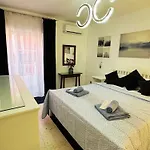 Spacious 3br Walk To & Old Town Апартаменты *