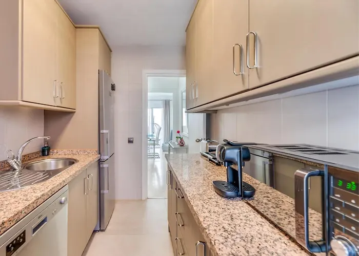 Spacious 3br Walk To & Old Town Apartmán