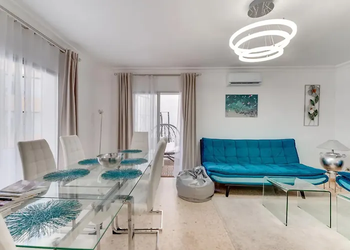 Spacious 3br Walk To & Old Town Apartmán *